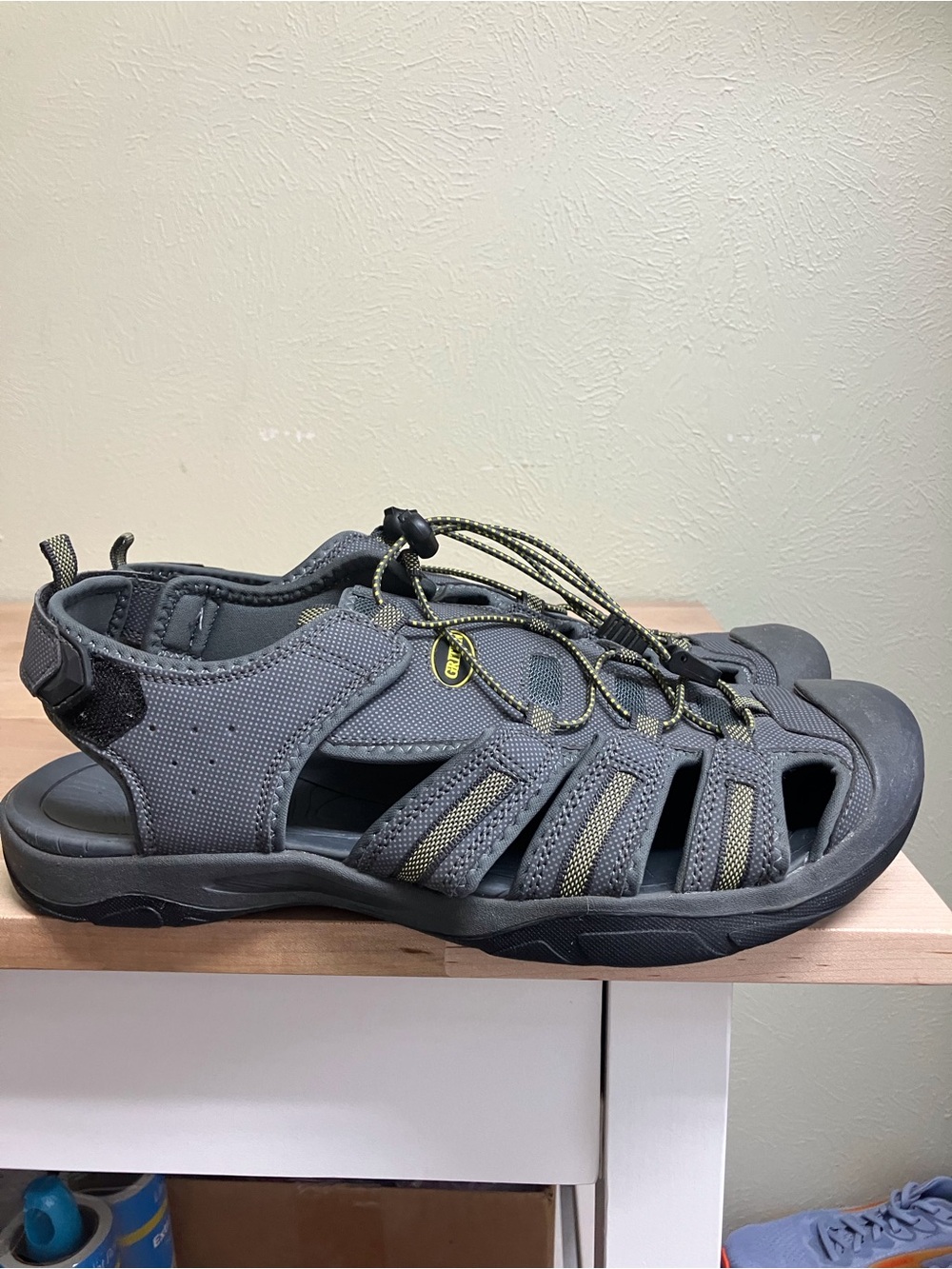 Men's Grey Performance Closed-Toe Hiking Sandals with Quick Lacing